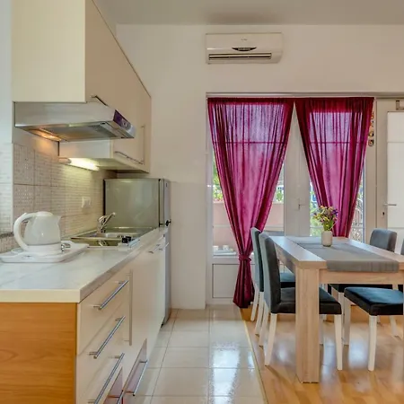 Roko Apartment *
